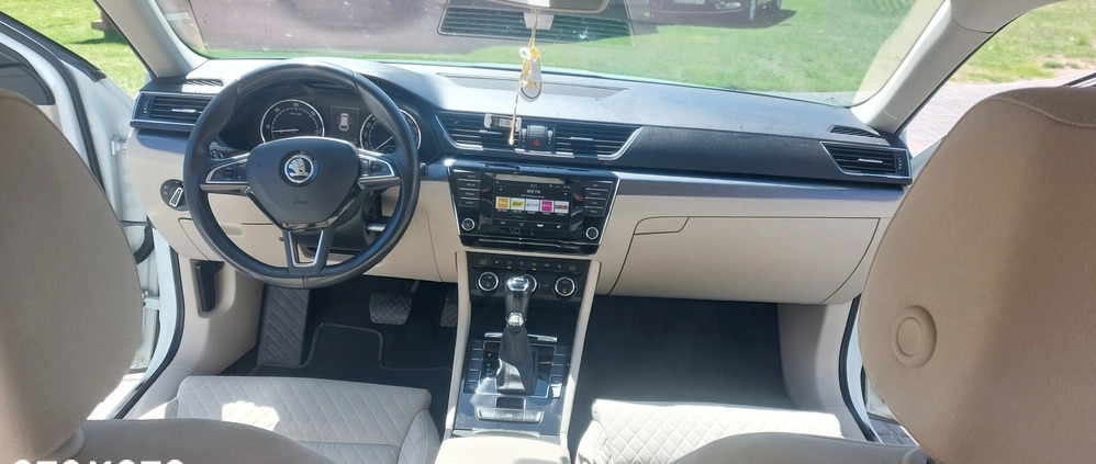 Skoda Superb cena 63000 przebieg: 192000, rok produkcji 2016 z Warszawa małe 254